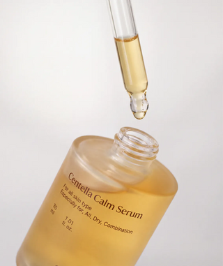 Gros plan sur la texture de Centella Calm Serum