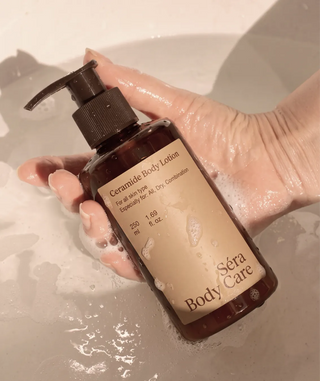 Primer plano de la textura de Ceramide Body Lotion