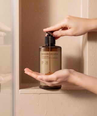 Ceramide Body Lotion aplicada sobre la piel