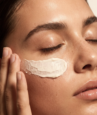 Kaolin Pore Mask aplicada sobre la piel