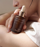 Model using Niacinamide 10 Serum