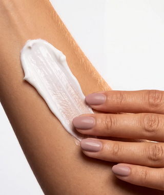 Night Recovery Cream appliqué sur la peau