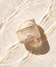 Peptide Eye Cream aplicada bajo el ojo