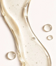 Gros plan sur la texture de Soft Oil Cleanser